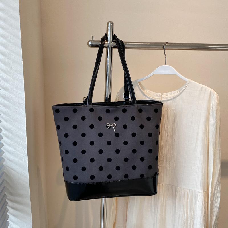 Сумка-бант для通勤, женская, 2025, новая, модная, большой вместимости, в горошек, на плечо, рюкзак One Size
Сумка-бант для通勤, женская, 2025, новая, модная, большой вместимости, в горошек, на плечо, рюкзак One Size