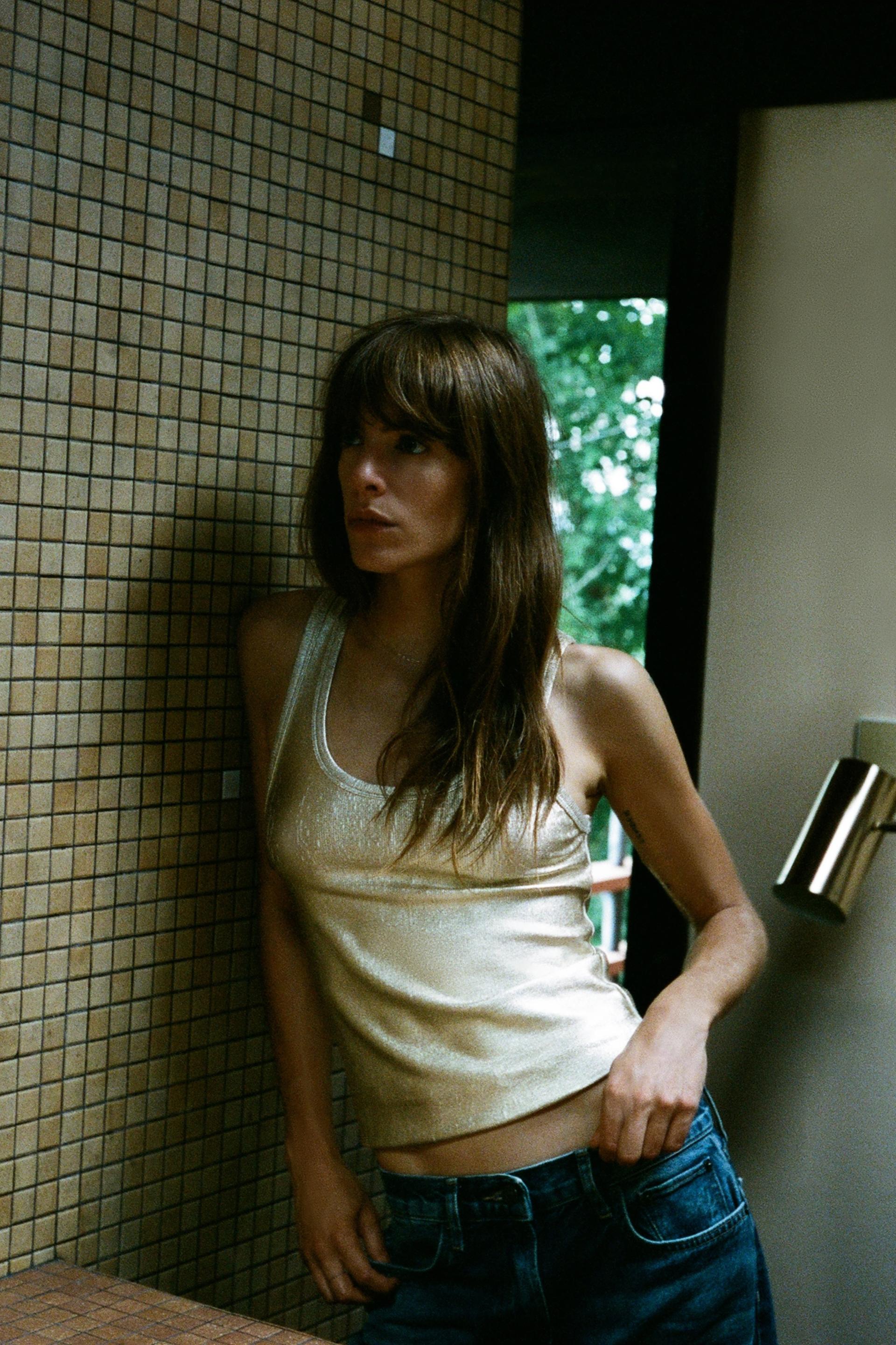 ФУТБОЛКА В РЕБРИКУ С МЕТАЛЛИКОМ
ФУТБОЛКА В РЕБРИКУ С МЕТАЛЛИКОМ