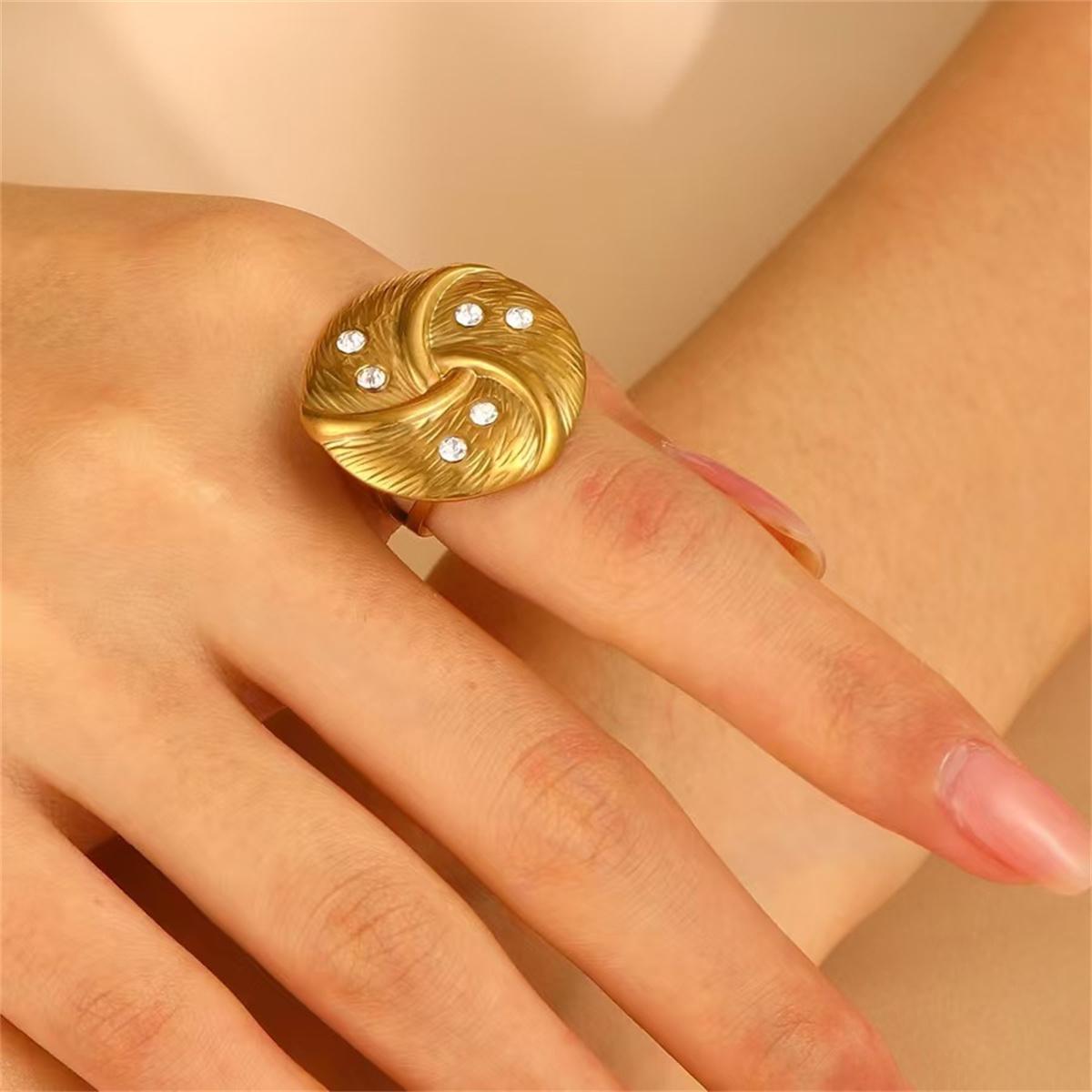 Exaggerated Stainless Steel Big Round/Shell Rings for Women Trendy Ladies Waterproof Large Finger Ring Wholesale Fashion Jewelry resizable золотий
Exaggerated Stainless Steel Big Round/Shell Rings for Women Trendy Ladies Waterproof Large Finger Ring Wholesale Fashion Jewelry resizable золотий