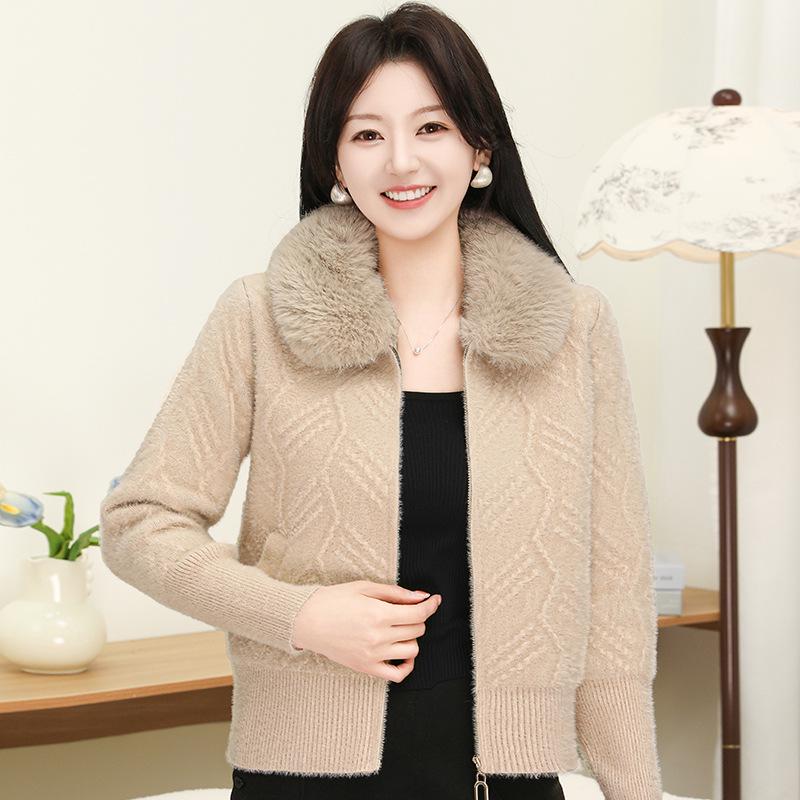 Faux Mink Fur Zipper Knit Cardigan with Large Fur Collar - Stylish Women s Autumn Winter Sweater One Size (45-67.5 kg)
Faux Mink Fur Zipper Knit Cardigan with Large Fur Collar - Stylish Women s Autumn Winter Sweater One Size (45-67.5 kg)
