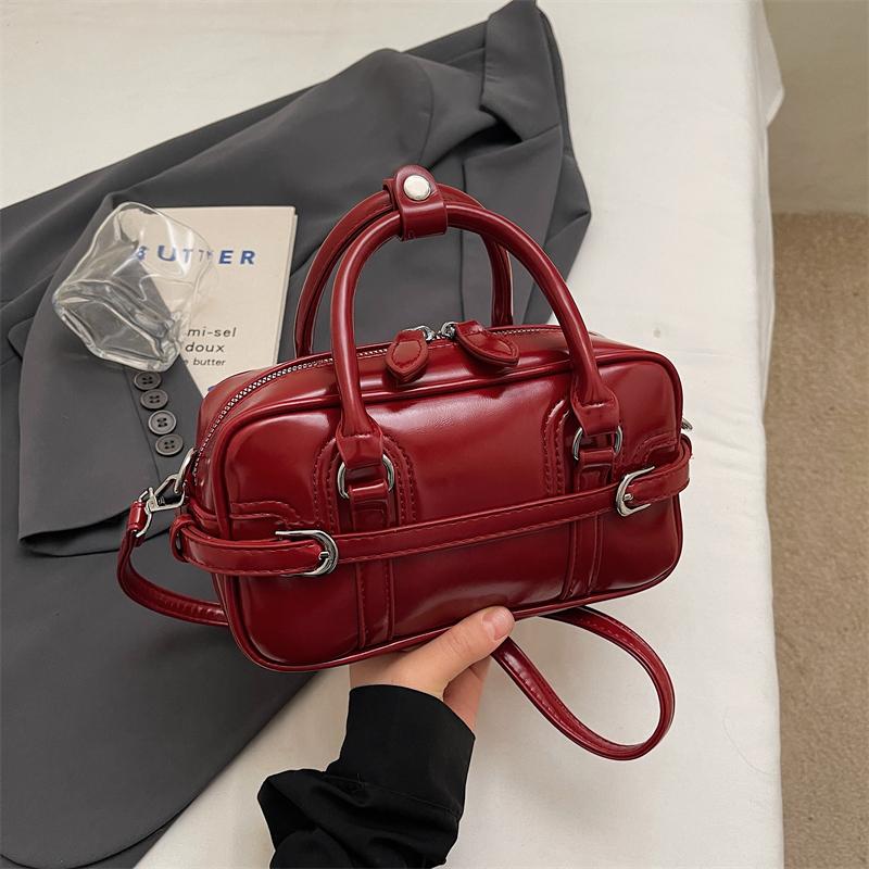 2026 New Fashion Simple PU Material Boston Shoulder Bag Versatile Minority Design Sense Commuter Crossbody Bags for Women червоний
2026 New Fashion Simple PU Material Boston Shoulder Bag Versatile Minority Design Sense Commuter Crossbody Bags for Women червоний