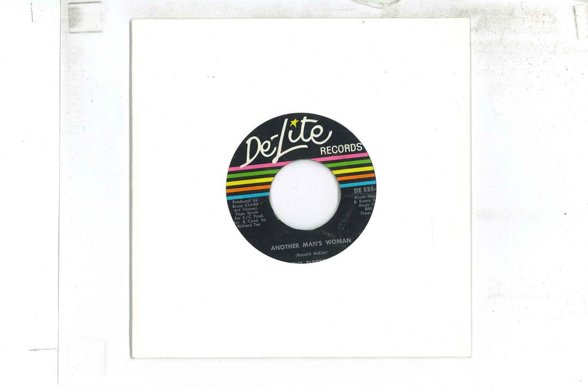 7inch Record ELECTRAS Another Mans Woman Nothing In Th DE535 DELITE 1971 US SoulFunk Used
7inch Record ELECTRAS Another Mans Woman Nothing In Th DE535 DELITE 1971 US SoulFunk Used