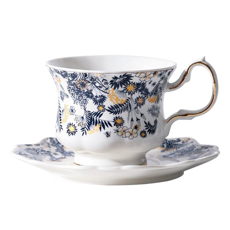 Ретро сине-белая керамическая чашка Пномпень французская легкая роскошь кофейная чашка и блюдце с золотой росписью изысканная нишевая чашка для послеобеденного чая 260ml
Ретро сине-белая керамическая чашка Пномпень французская легкая роскошь кофейная чашка и блюдце с золотой росписью изысканная нишевая чашка для послеобеденного чая 260ml