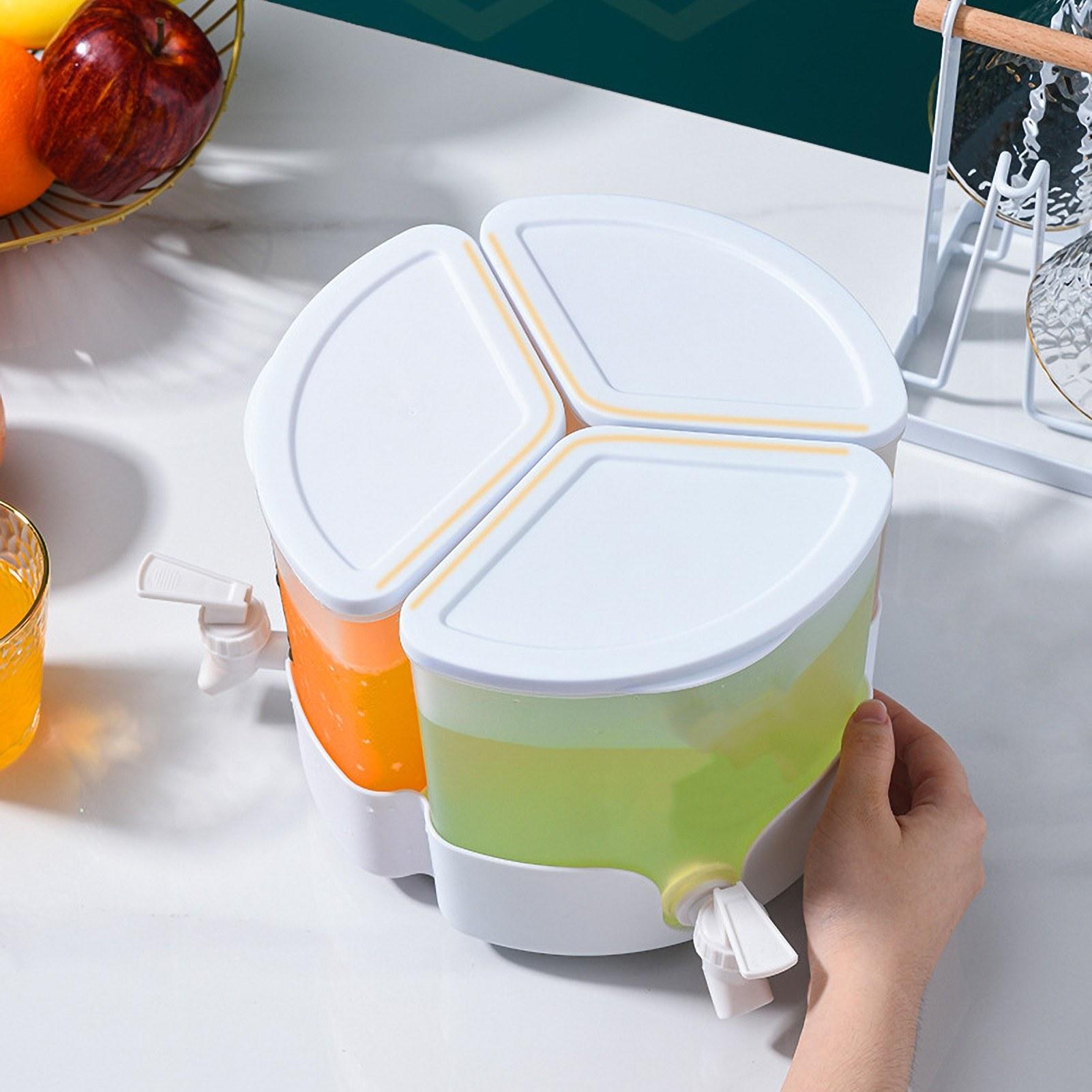 Three Grids Beverage Dispenser Ice Water Bucket Rotatable Cold Water Kettle Refrigerator Water Container with Faucet Type A
Three Grids Beverage Dispenser Ice Water Bucket Rotatable Cold Water Kettle Refrigerator Water Container with Faucet Type A