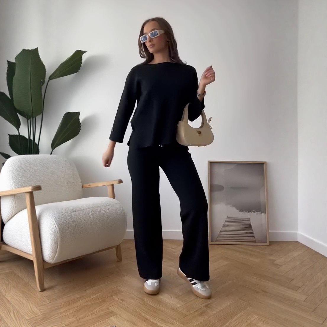 Женский вязаный костюм-двойка европейской и американской моды 2025 года - Осень/Зима, корейский свободный стиль M
Женский вязаный костюм-двойка европейской и американской моды 2025 года - Осень/Зима, корейский свободный стиль M