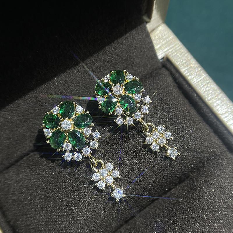 Popular Luxury Full Diamond Earrings With Feminine Style and Fashion Korean Version Personalized Leaf Set Zircon Earrings
Popular Luxury Full Diamond Earrings With Feminine Style and Fashion Korean Version Personalized Leaf Set Zircon Earrings