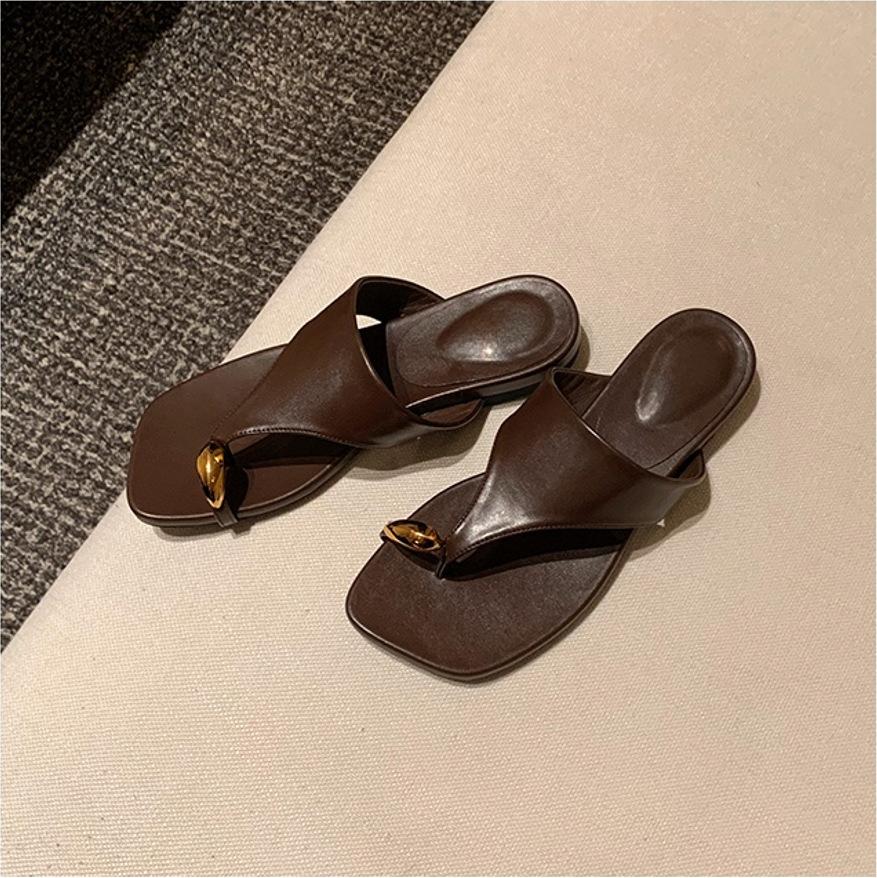 Trendy metal Capri early summer set toe square head versatile flat bottom outer wear herringbone open toe cool slippers female summer 40 коричневый
Trendy metal Capri early summer set toe square head versatile flat bottom outer wear herringbone open toe cool slippers female summer 40 коричневый
