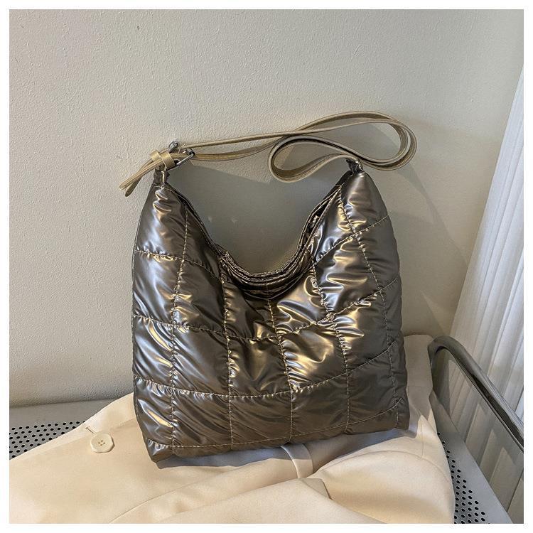 Новые женские сумки 2025 осень новые модные сумки через плечо повседневные большой вместимости сумки под мышкой сумки шампанского
Новые женские сумки 2025 осень новые модные сумки через плечо повседневные большой вместимости сумки под мышкой сумки шампанского