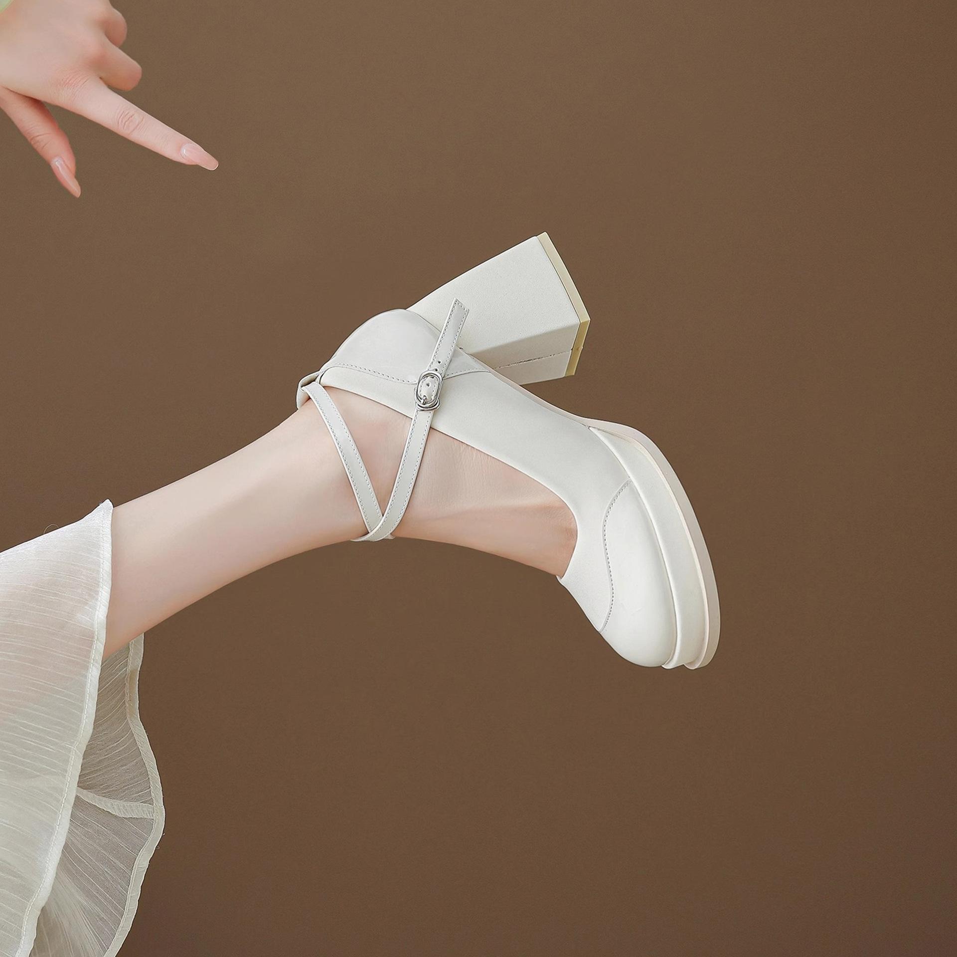 2024 black French high-heeled Mary Jane shoes women s spring and autumn new round head one-word buckle thick high heels women s shoes 35
2024 black French high-heeled Mary Jane shoes women s spring and autumn new round head one-word buckle thick high heels women s shoes 35