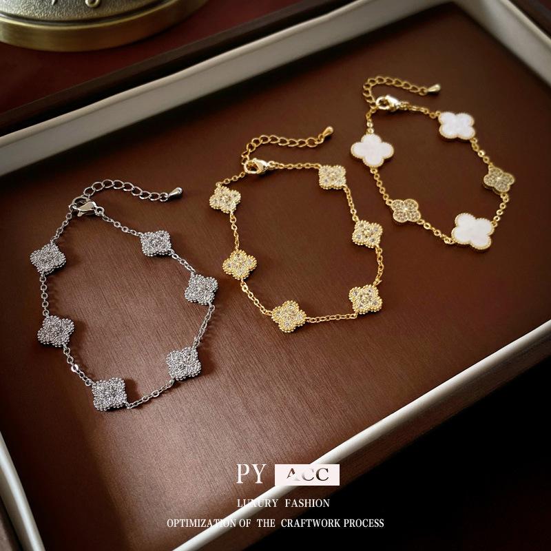 Korean Zircon Flower Bracelet - Elegant Simple Design, Trendy Fashion, Versatile Hand Jewelry, Internet Celebrity Style.
Korean Zircon Flower Bracelet - Elegant Simple Design, Trendy Fashion, Versatile Hand Jewelry, Internet Celebrity Style.