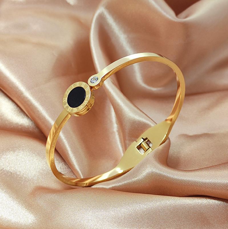 Elegant Black Shell Couple s Titanium Steel Roman Numeral Bracelet - Women s Versatile Non-fading Jewelry Bangle
Elegant Black Shell Couple s Titanium Steel Roman Numeral Bracelet - Women s Versatile Non-fading Jewelry Bangle