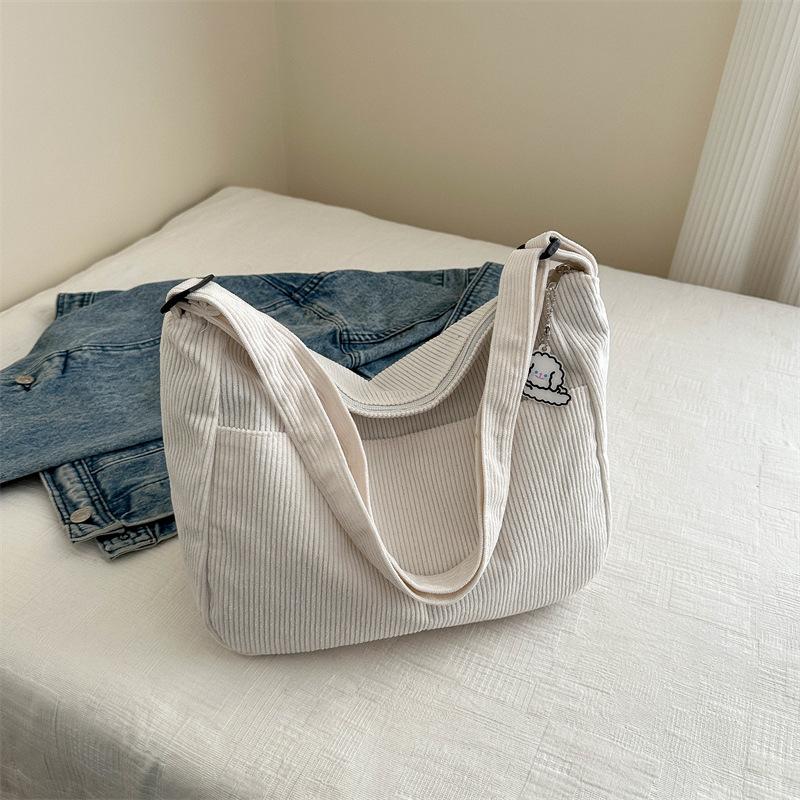 Women’s Corduroy Shoulder Bag, Casual Striped Large Capacity Tote with Zipper Closure, Cute Hat Patch, Perfect for Everyday Use белый
Women’s Corduroy Shoulder Bag, Casual Striped Large Capacity Tote with Zipper Closure, Cute Hat Patch, Perfect for Everyday Use белый