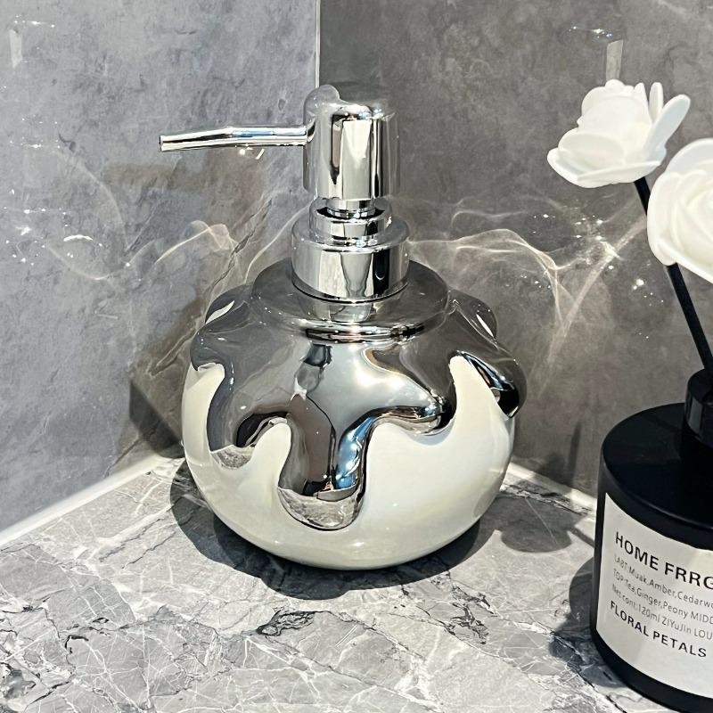 Простая бутылка дезинфицирующего средства для рук, креативный керамический дозатор мыла, бутылка для туалетного лосьона для отеля, бутылка для хранения, аксессуары для ванной комнаты для дома
Простая бутылка дезинфицирующего средства для рук, креативный керамический дозатор мыла, бутылка для туалетного лосьона для отеля, бутылка для хранения, аксессуары для ванной комнаты для дома