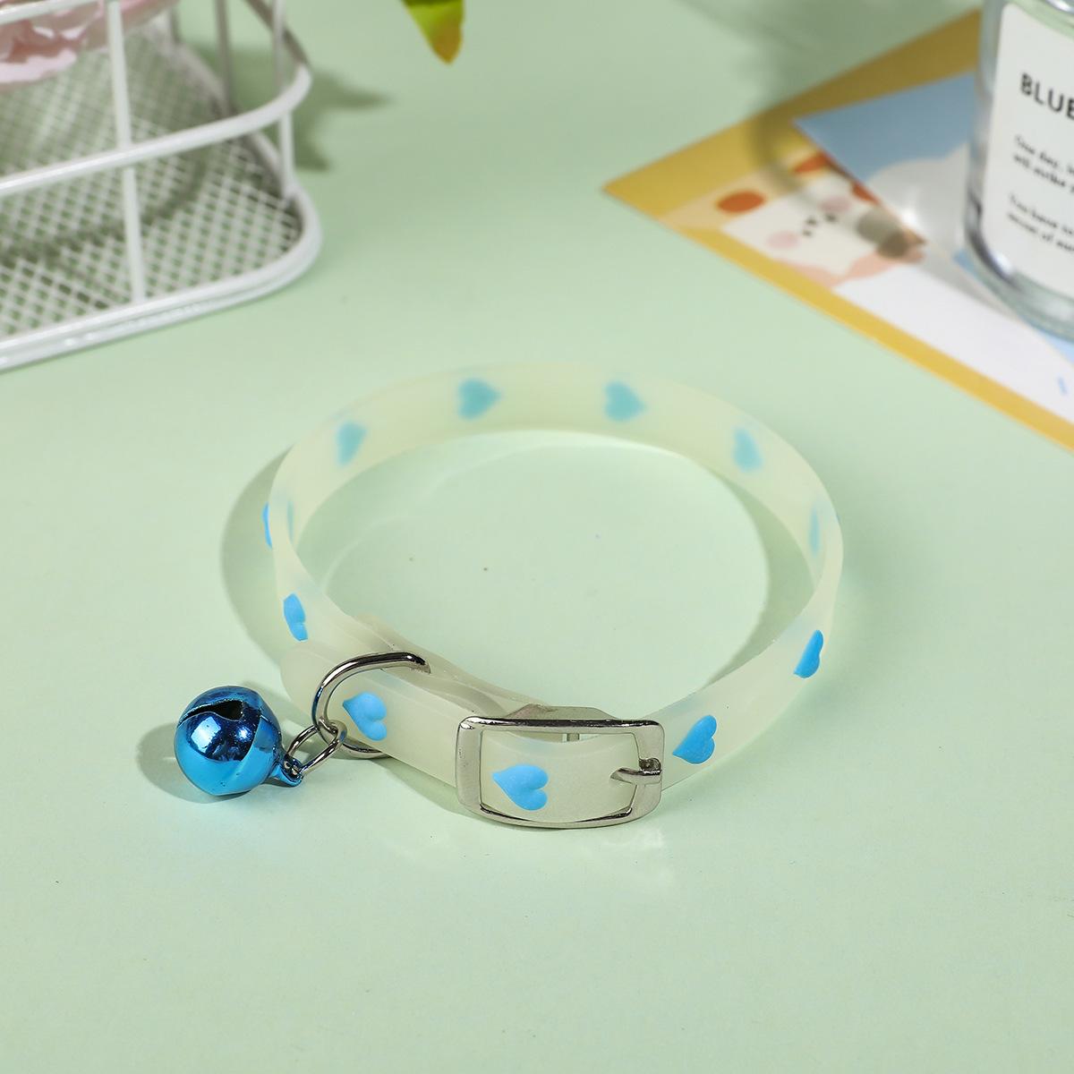 Luminous Heart Silicone Pet Collar with Bell, Multiple Colors Available синій
Luminous Heart Silicone Pet Collar with Bell, Multiple Colors Available синій
