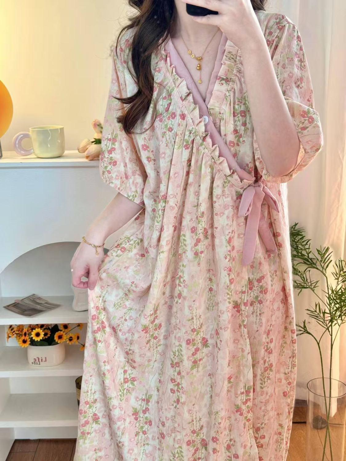 Elegant Monet Garden Short-Sleeve Women s Robe - Long Nightgown, Pajamas, Bathrobe, Loungewear, Cloud Cotton Round Neck One Size (M-2XL)
Elegant Monet Garden Short-Sleeve Women s Robe - Long Nightgown, Pajamas, Bathrobe, Loungewear, Cloud Cotton Round Neck One Size (M-2XL)
