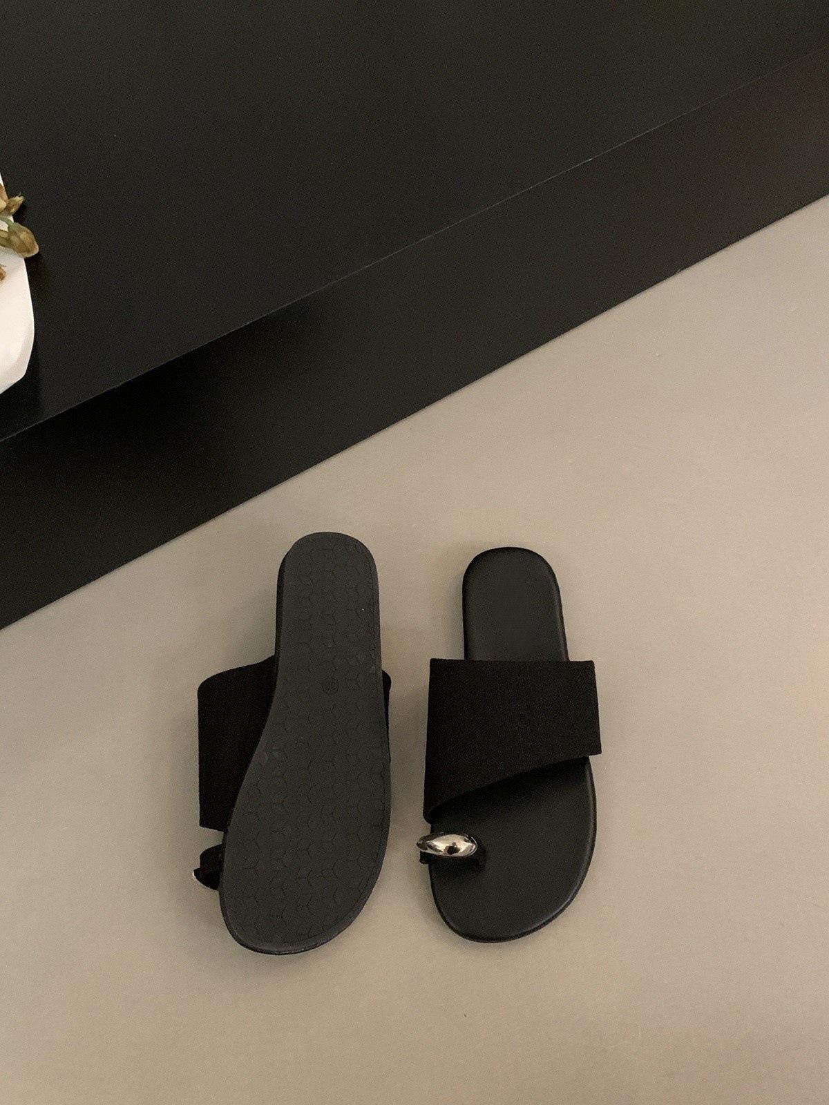 Holiday beach casual toe cool slippers women s summer wear 2025 new linen toe retro soft bottom one-word 40 чорний
Holiday beach casual toe cool slippers women s summer wear 2025 new linen toe retro soft bottom one-word 40 чорний