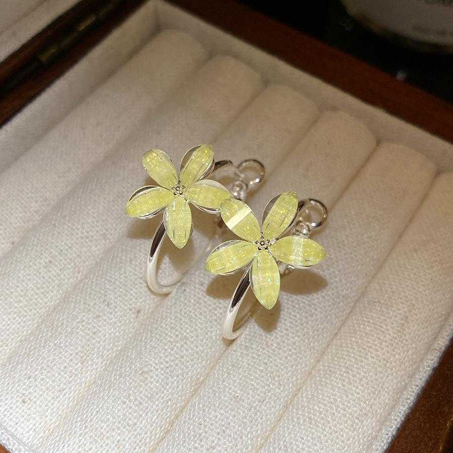 Silver needle resin flower earrings, stud earrings, fresh and sweet temperament earrings, light luxury, high-end earrings, design sense, niche
Silver needle resin flower earrings, stud earrings, fresh and sweet temperament earrings, light luxury, high-end earrings, design sense, niche