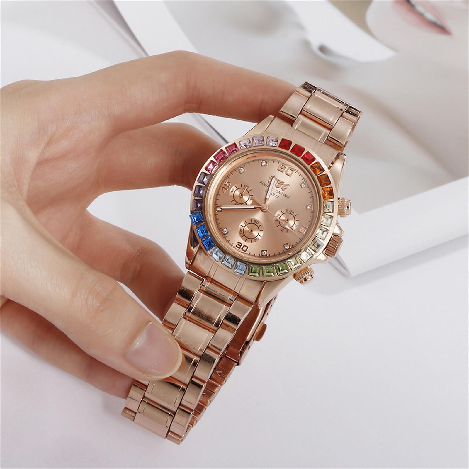 Чоловічий годинник із діамантами, кольоровими стразами та трьома очками One Size рожевий колір золота
Чоловічий годинник із діамантами, кольоровими стразами та трьома очками One Size рожевий колір золота