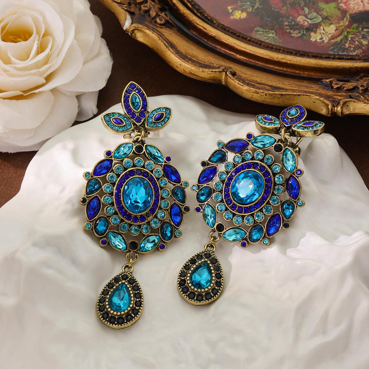 Medieval Retro Bosnian Style Exaggerated Blue Gemstones Full Of Necklace Stud Earrings
Medieval Retro Bosnian Style Exaggerated Blue Gemstones Full Of Necklace Stud Earrings