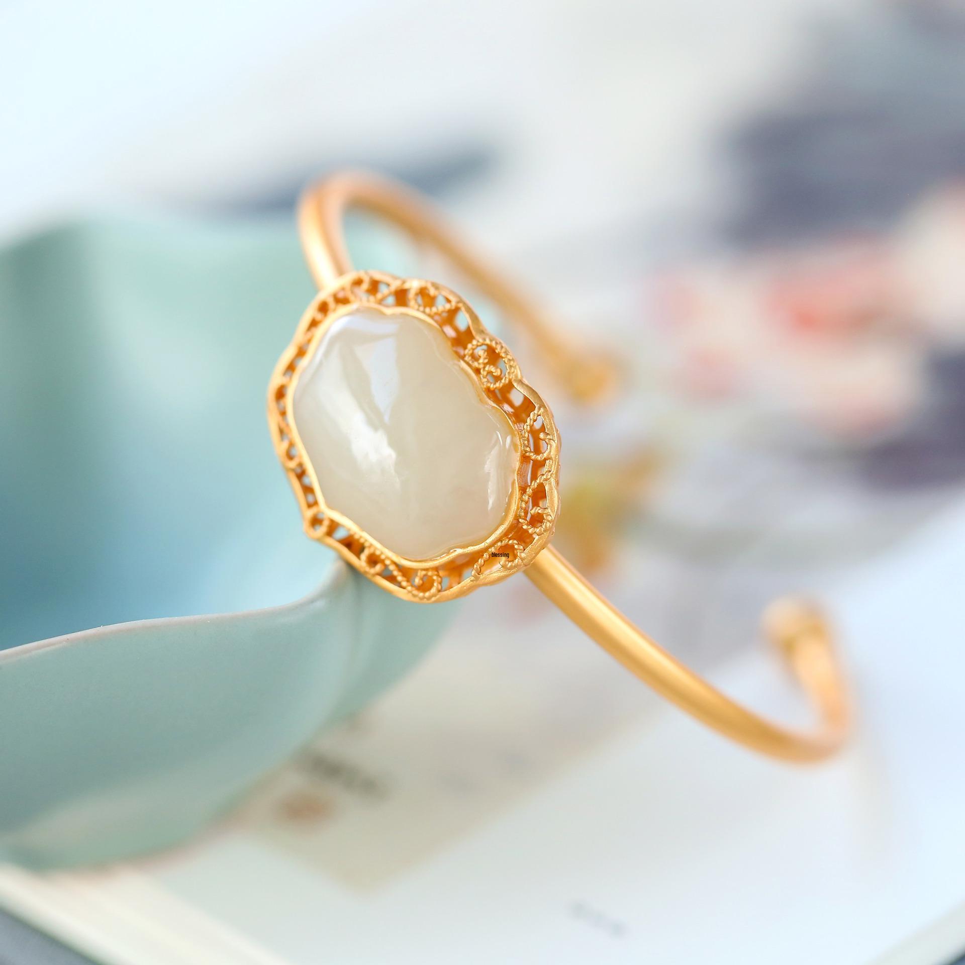 Imitation Hetian Jade Openwork Lace Geometric Bracelet - Retro White Ruyi Lock Fortune Bangle 18CM (52-56 Circumference)
Imitation Hetian Jade Openwork Lace Geometric Bracelet - Retro White Ruyi Lock Fortune Bangle 18CM (52-56 Circumference)