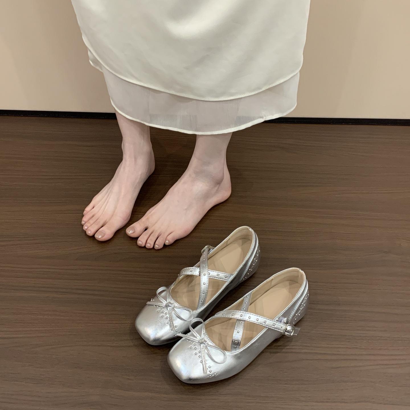 2025 ранняя весна новые французские туфли Мэри Джейн с бантом корейская версия новые китайские туфли одинарные балетки 40 серебряный
2025 ранняя весна новые французские туфли Мэри Джейн с бантом корейская версия новые китайские туфли одинарные балетки 40 серебряный