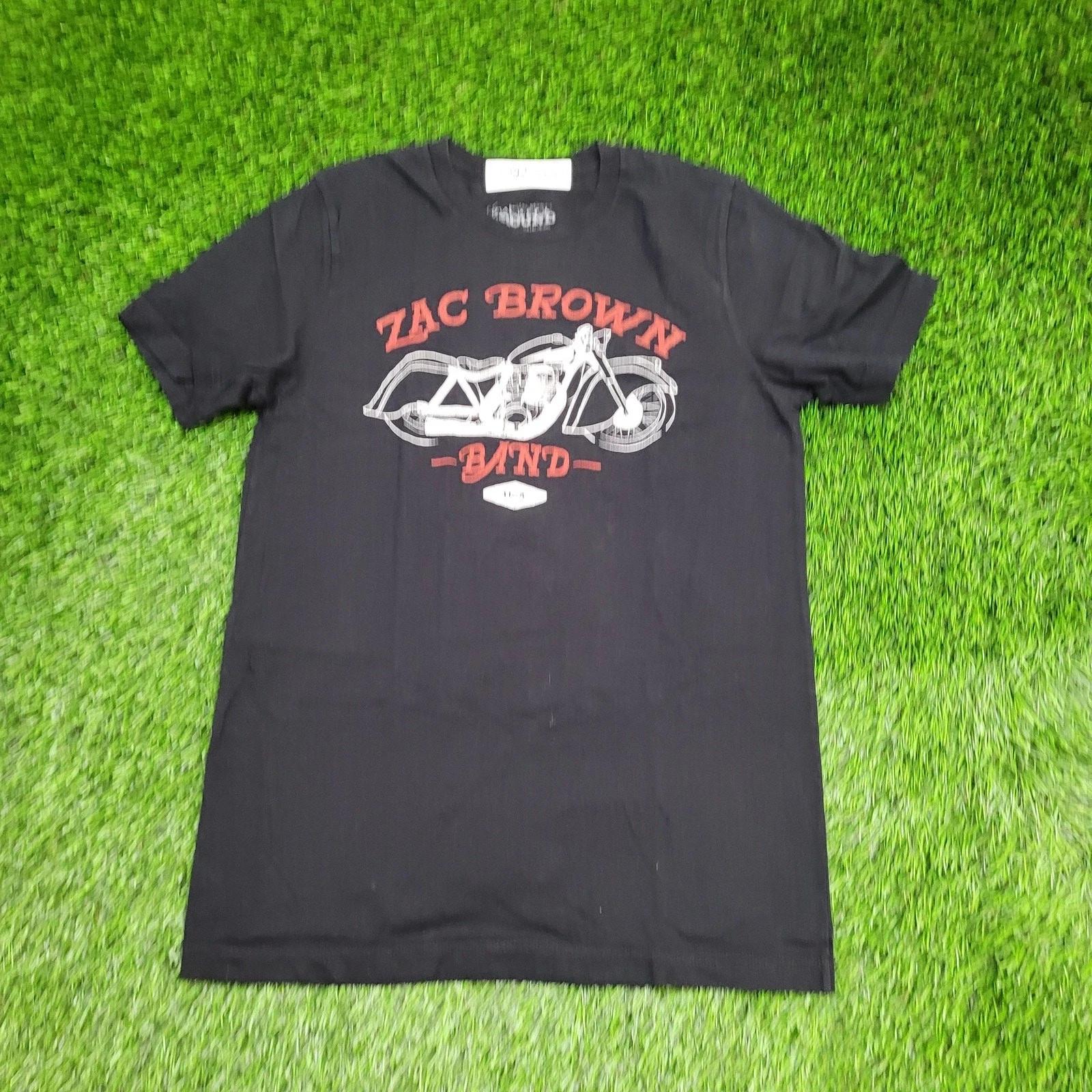 Zac-Brown Band Shirt S/M 18x27 Black-Out-The-Sun 2XL
Zac-Brown Band Shirt S/M 18x27 Black-Out-The-Sun 2XL
