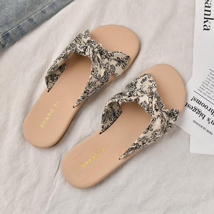 Flat-bottomed retro sandals, new evening breeze gentle French style with skirt slippers women s summer wear national style women s shoes 40 абрикосовий
Flat-bottomed retro sandals, new evening breeze gentle French style with skirt slippers women s summer wear national style women s shoes 40 абрикосовий