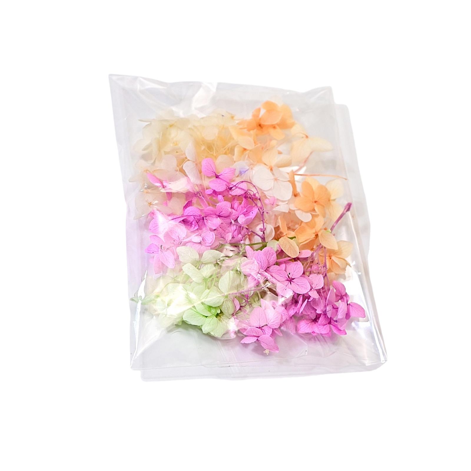 Композиция из настоящих цветов, сохраненных в смоле, маленький букет с сухоцветами гипсофилы и гортензии, украшение для дома 2
Композиция из настоящих цветов, сохраненных в смоле, маленький букет с сухоцветами гипсофилы и гортензии, украшение для дома 2