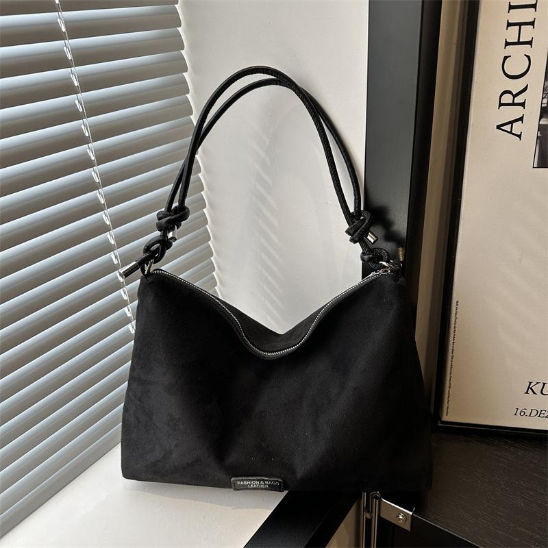 Retro shoulder bag 2025 winter new versatile ins messenger bag niche design tote коричневий
Retro shoulder bag 2025 winter new versatile ins messenger bag niche design tote коричневий
