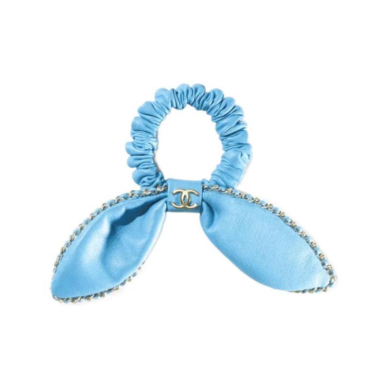 CHANEL sheepskin and gold metal headband women s blue золотий
CHANEL sheepskin and gold metal headband women s blue золотий