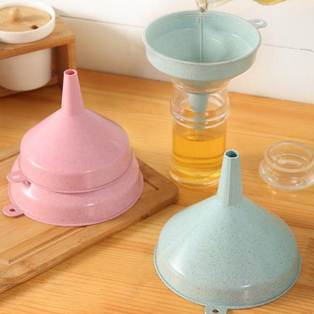 Household Wine Funnel with Hanging Hole Soy Sauce Small Funnel For Liquid Oil Water Sugar S синій
Household Wine Funnel with Hanging Hole Soy Sauce Small Funnel For Liquid Oil Water Sugar S синій