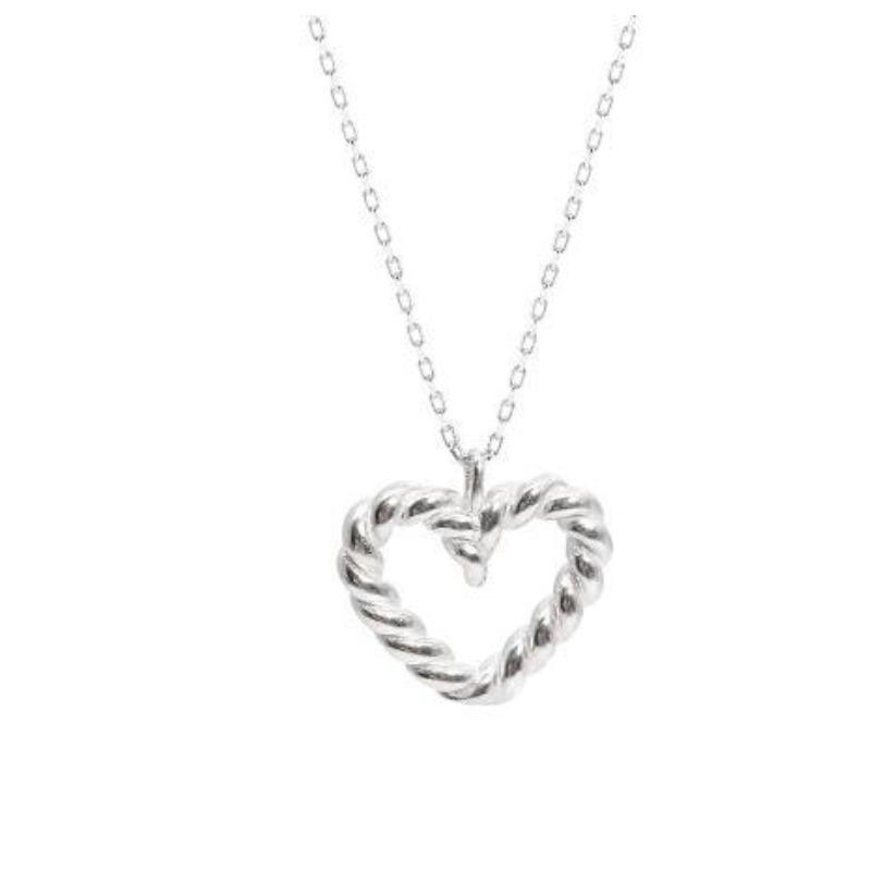 Поворотное ожерелье в форме сердца с полым сердцем Женское серебро 925 пробы Ins Холодный стиль Легкий роскошный высококачественный Sense Argent Pur Универсальный серебряный орнамент 925
Поворотное ожерелье в форме сердца с полым сердцем Женское серебро 925 пробы Ins Холодный стиль Легкий роскошный высококачественный Sense Argent Pur Универсальный серебряный орнамент 925