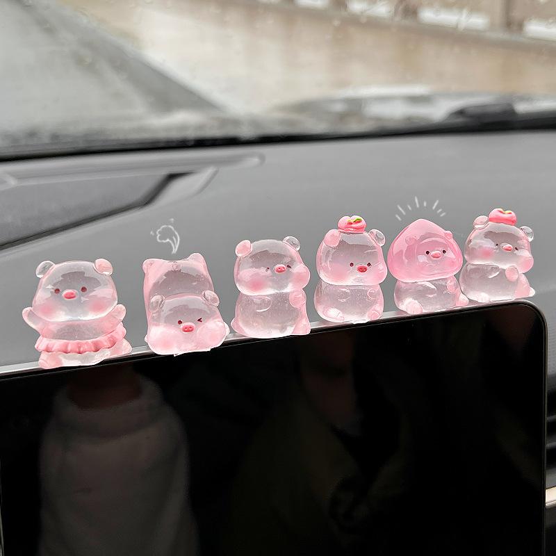 Auto Interior Decorative Accessories - Cute Piggy Model Car Ornaments in Resin.
Auto Interior Decorative Accessories - Cute Piggy Model Car Ornaments in Resin.