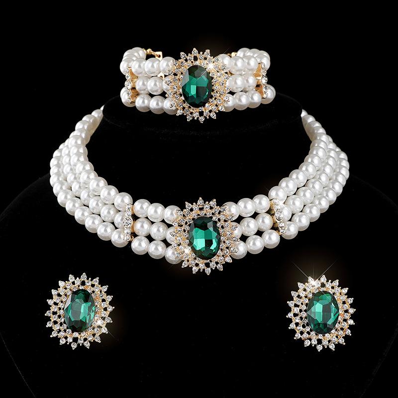 Wedding diamond multi-row imitation pearl necklace short crystal choker full diamond collarbone chain women зелений
Wedding diamond multi-row imitation pearl necklace short crystal choker full diamond collarbone chain women зелений