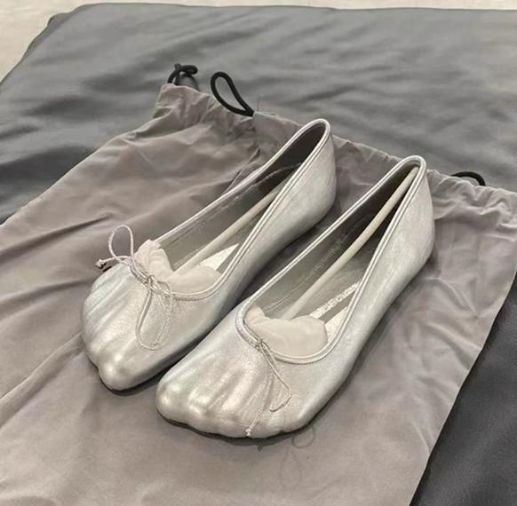 Fashion 2024 Brand New Summer Cool Protruding Toes Mules Flats Chic Slip On Comfy Walking Fashion Leather Toe Shoes Women High Quality 40
Fashion 2024 Brand New Summer Cool Protruding Toes Mules Flats Chic Slip On Comfy Walking Fashion Leather Toe Shoes Women High Quality 40