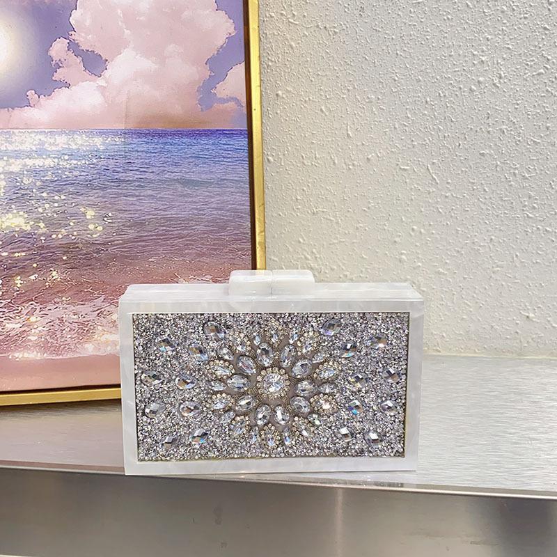 Diamond Sunflower Small Square Bag Dinner Bag Fashion Banquet Versatile Dress Evening Bag
Diamond Sunflower Small Square Bag Dinner Bag Fashion Banquet Versatile Dress Evening Bag