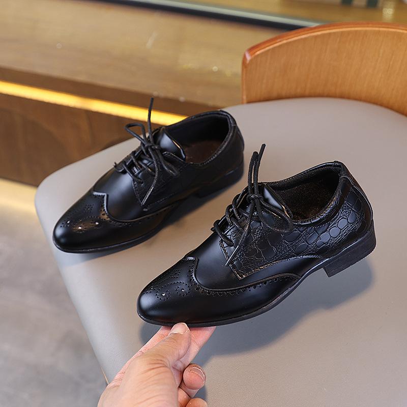 Children Leather Shoes New Retro Boys Loafers Fashion Lace Up Pointed Toe Dress Shoes British Style Kids Oxford Shoes 26
Children Leather Shoes New Retro Boys Loafers Fashion Lace Up Pointed Toe Dress Shoes British Style Kids Oxford Shoes 26