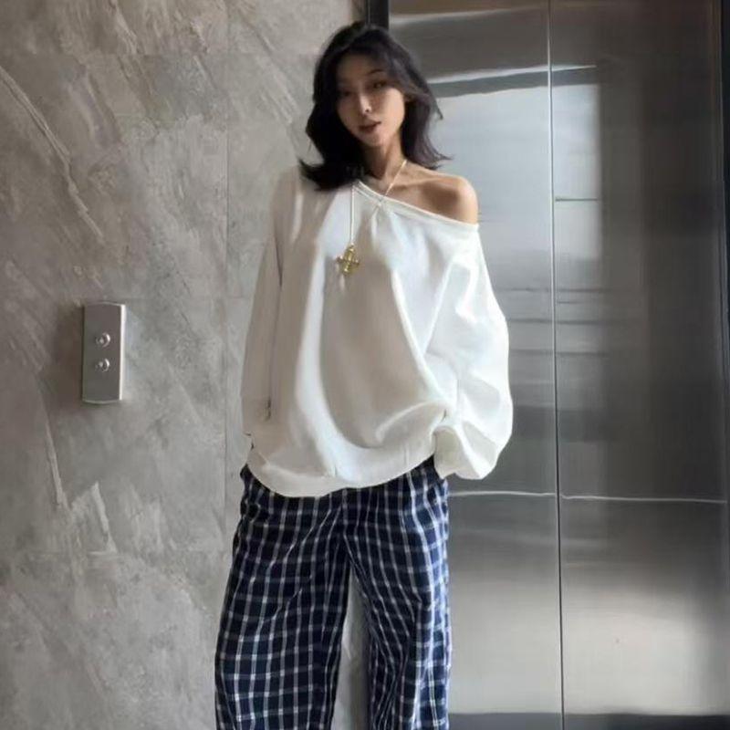 American One-Shoulder Cold-Shoulder Hoodless Sweater Women s Spring & Fall Oversize Thin Pure Color Outwear Chic Lazy Top White M
American One-Shoulder Cold-Shoulder Hoodless Sweater Women s Spring & Fall Oversize Thin Pure Color Outwear Chic Lazy Top White M