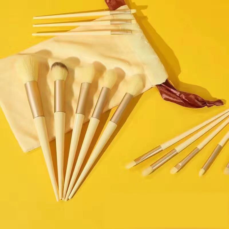 13-piece makeup brush set, a complete set of soft-bristled brushes, eyeshadow brushes and portable makeup brushes
13-piece makeup brush set, a complete set of soft-bristled brushes, eyeshadow brushes and portable makeup brushes