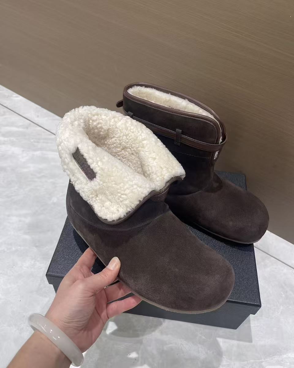 Женские зимние легкие теплые ботинки-дутики на толстой подошве, с меховой подкладкой, нескользящие, износостойкие, повседневные кроссовки, хлопковые ботинки, меховая обувь 40 шоколадный
Женские зимние легкие теплые ботинки-дутики на толстой подошве, с меховой подкладкой, нескользящие, износостойкие, повседневные кроссовки, хлопковые ботинки, меховая обувь 40 шоколадный