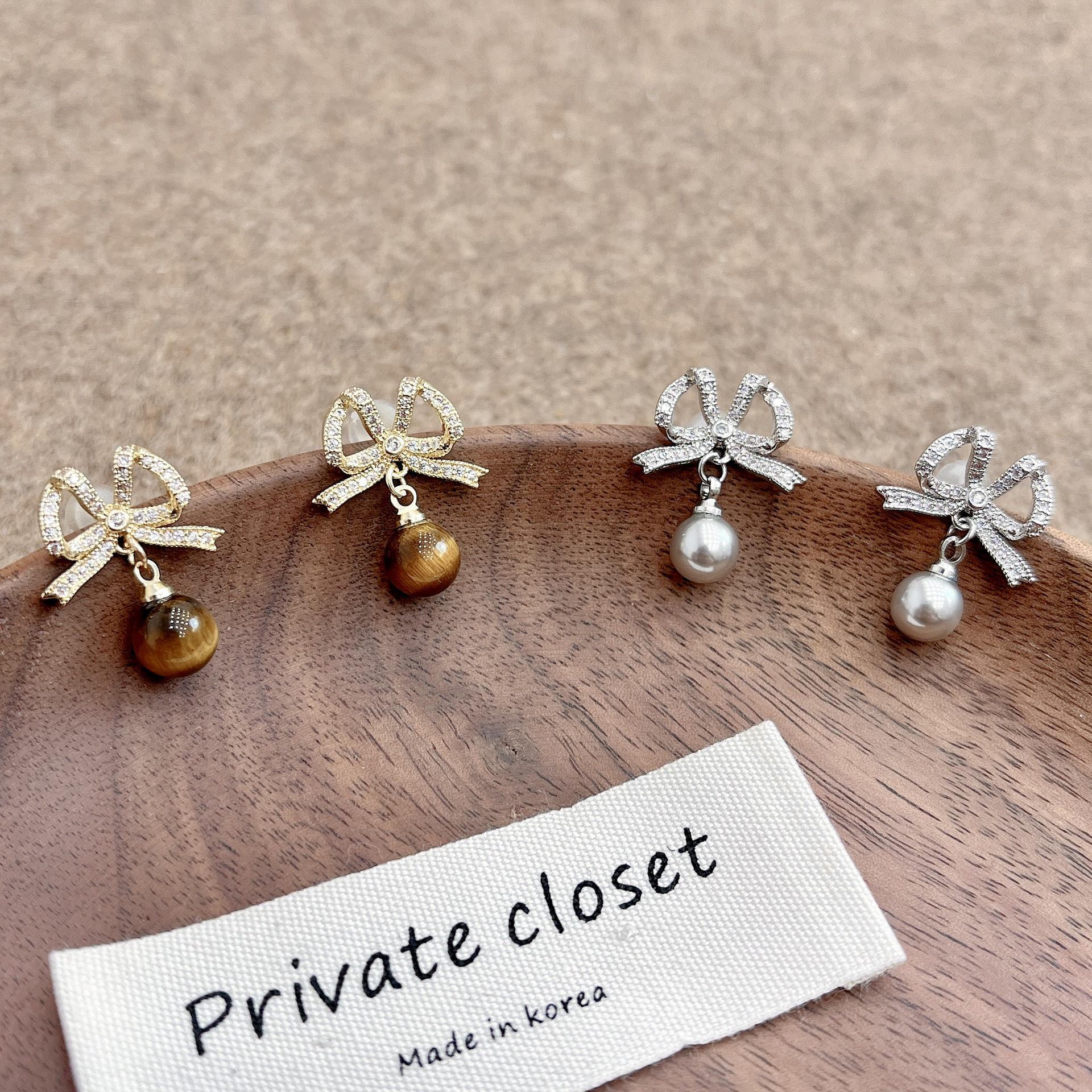 High-End Bowknot Pearl Tassel Earrings: 2024 All-Match Niche Design for Women E0946 Bowknot Zirconia Small Gray Pearl Earrings сірий колір
High-End Bowknot Pearl Tassel Earrings: 2024 All-Match Niche Design for Women E0946 Bowknot Zirconia Small Gray Pearl Earrings сірий колір