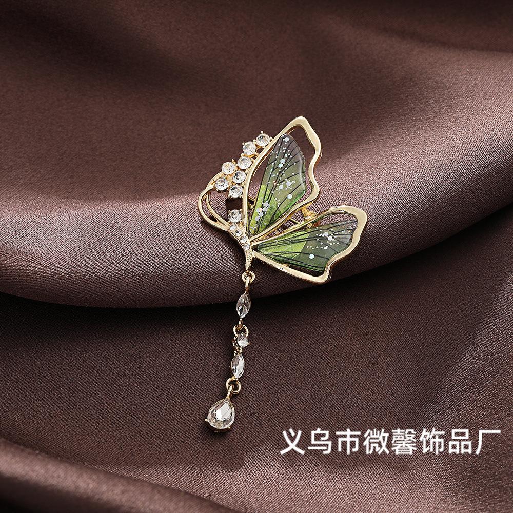 Personalized creative diamond-encrusted Wizard of Oz brooch, fashionable girl cheongsam cardigan anti-light suit pin зелений
Personalized creative diamond-encrusted Wizard of Oz brooch, fashionable girl cheongsam cardigan anti-light suit pin зелений