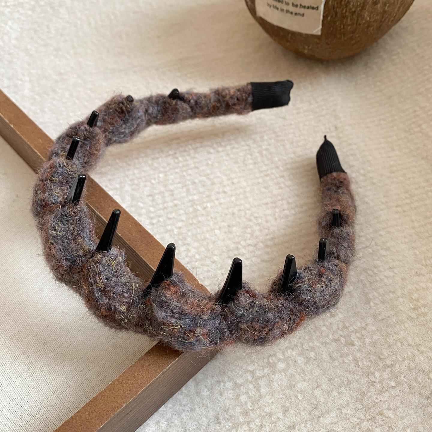 Autumn and winter retro Maillard wool woven headband headband high cranial top temperament hair accessories women
Autumn and winter retro Maillard wool woven headband headband high cranial top temperament hair accessories women