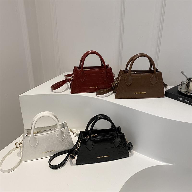 Simple texture, fashionable, retro, large-capacity summer new popular portable shoulder crossbody small square woman чорний
Simple texture, fashionable, retro, large-capacity summer new popular portable shoulder crossbody small square woman чорний