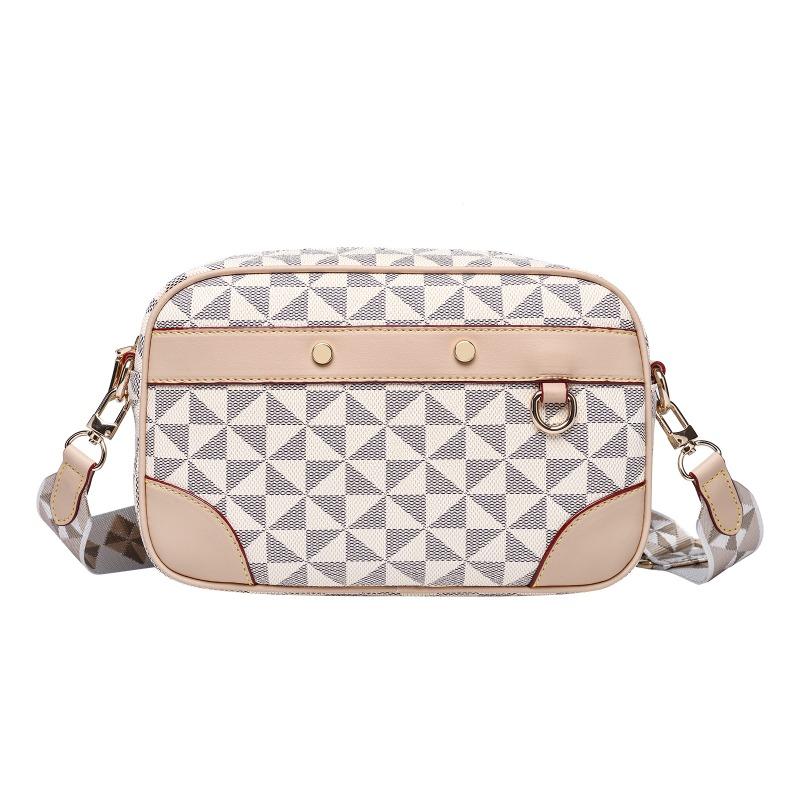 Printed bags, European and American fashion versatile shoulder messenger bags, classic retro printed bags are trendy and hot-selling. белый
Printed bags, European and American fashion versatile shoulder messenger bags, classic retro printed bags are trendy and hot-selling. белый