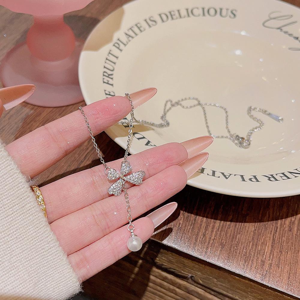 Высококачественное корейское ожерелье из титановой стали: Невыцветающий, легкий, простой роскошный кулон с цепочкой на ключицу для женщин
Высококачественное корейское ожерелье из титановой стали: Невыцветающий, легкий, простой роскошный кулон с цепочкой на ключицу для женщин