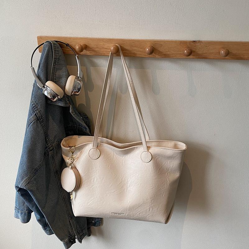 Large-capacity bag women s autumn and winter new versatile shoulder retro bag texture commuter tote bag белый
Large-capacity bag women s autumn and winter new versatile shoulder retro bag texture commuter tote bag белый