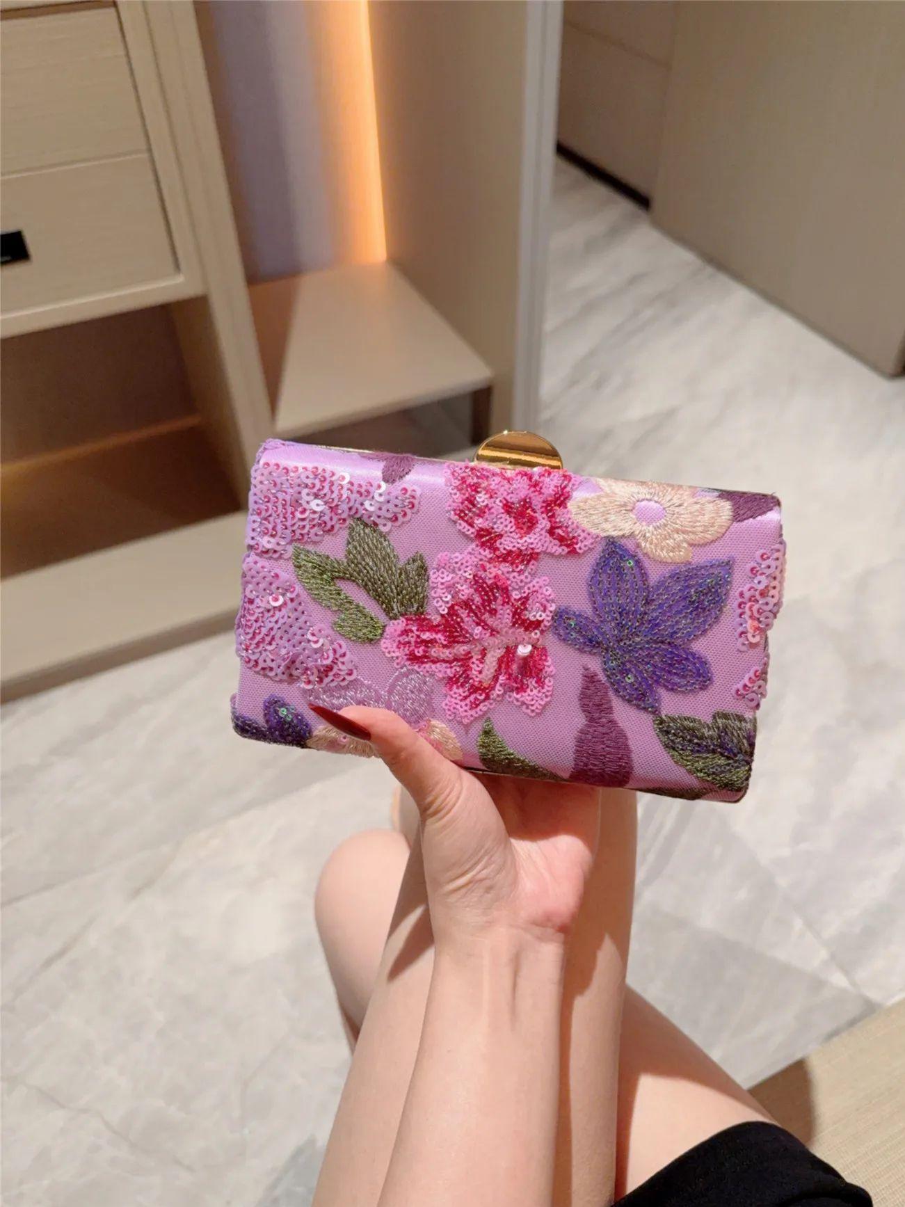 Cross-Border Sequin Embroidery Floral Chain Clutch Bag Chain Bag Fashionable Women s Bag Crossbody Bag Mini(Max Length 20cm)
Cross-Border Sequin Embroidery Floral Chain Clutch Bag Chain Bag Fashionable Women s Bag Crossbody Bag Mini(Max Length 20cm)