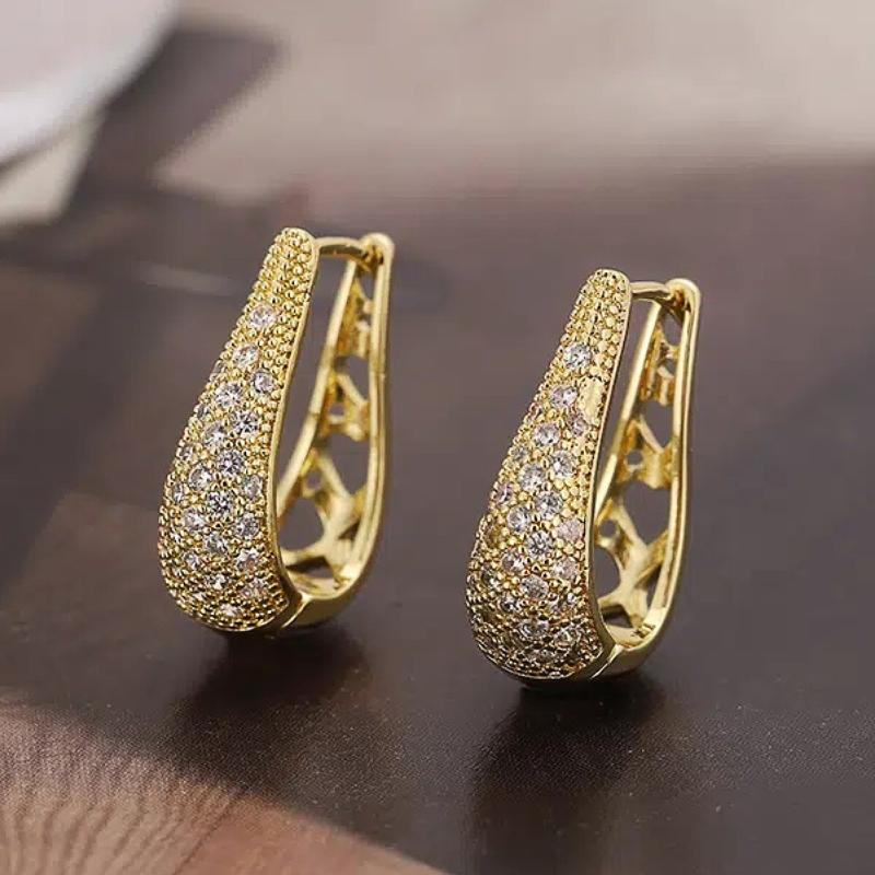 Huitan Gold Color/Silver Color Hoop Earrings Female Luxury Bright Zirconia Accessories Delicat Hollow-out Design Party Jewelry
Huitan Gold Color/Silver Color Hoop Earrings Female Luxury Bright Zirconia Accessories Delicat Hollow-out Design Party Jewelry