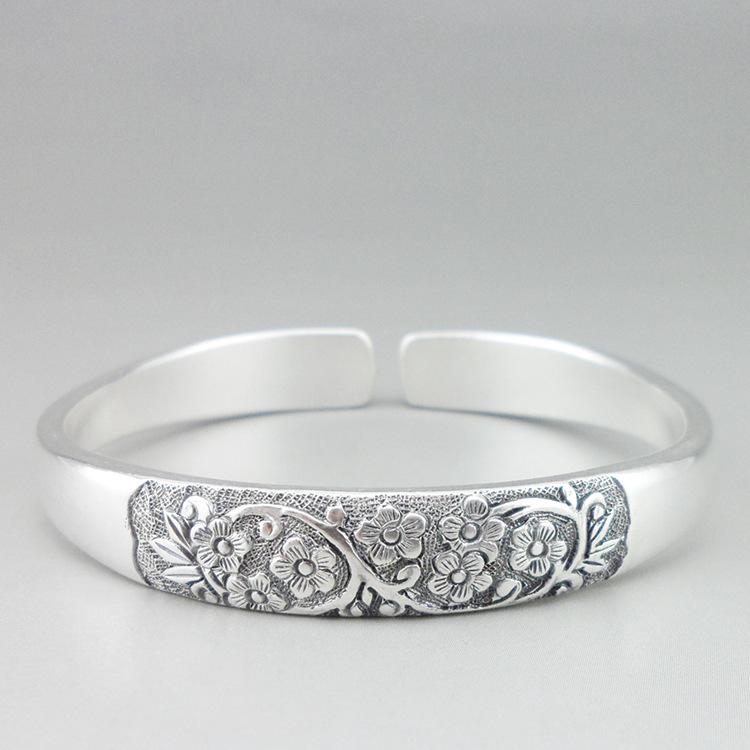 Yinxiu Qiancheng Handmade Sterling Silver 999 Plum Blossom Bracelet - Retro, Oxidized, National Style for Women 999 Sterling Silver
Yinxiu Qiancheng Handmade Sterling Silver 999 Plum Blossom Bracelet - Retro, Oxidized, National Style for Women 999 Sterling Silver